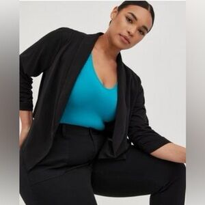 Torrid 4x Light Crepe Ruched Sleeve Blazer
